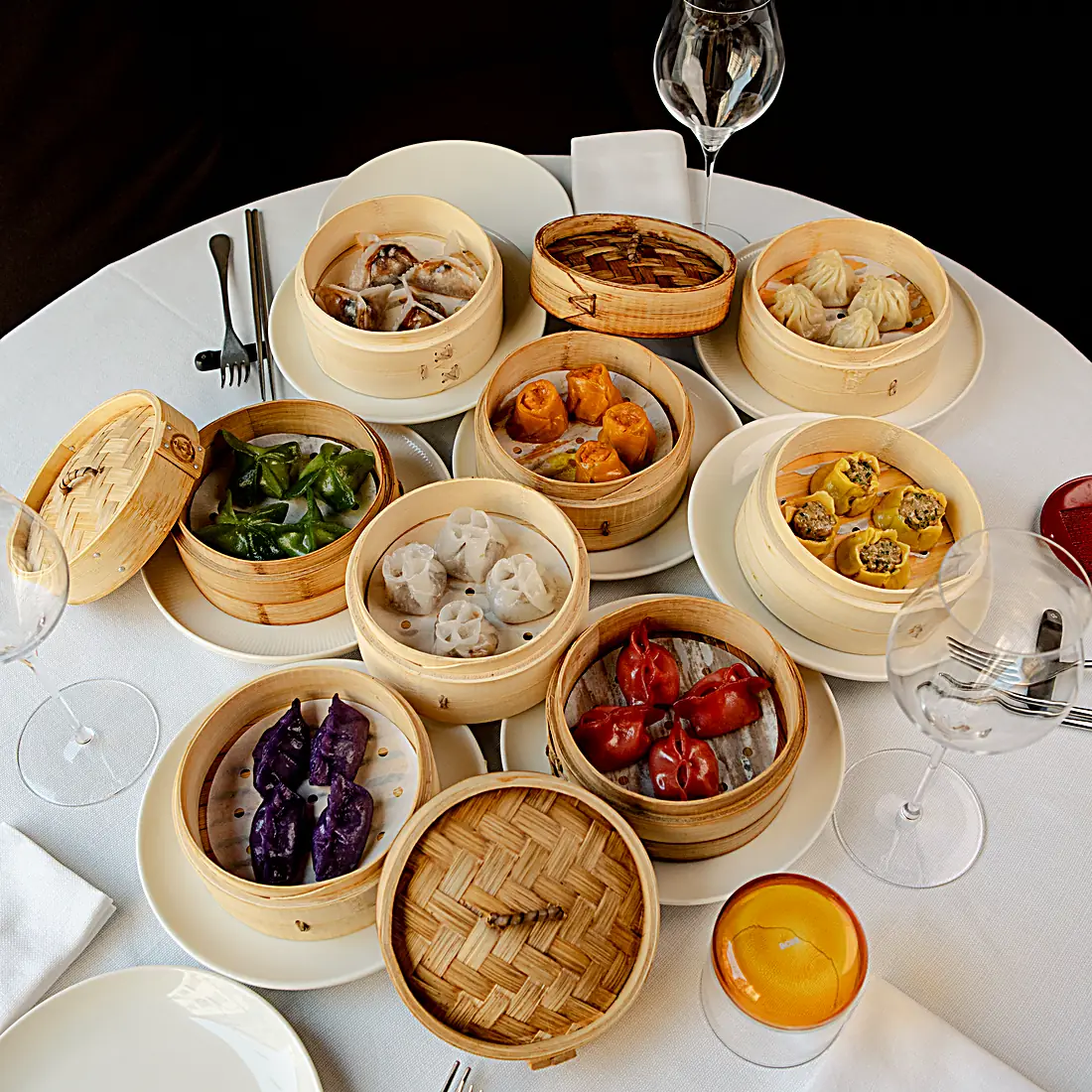 Assortimento di dim sum e ravioli fatti a mano da Tao Modena