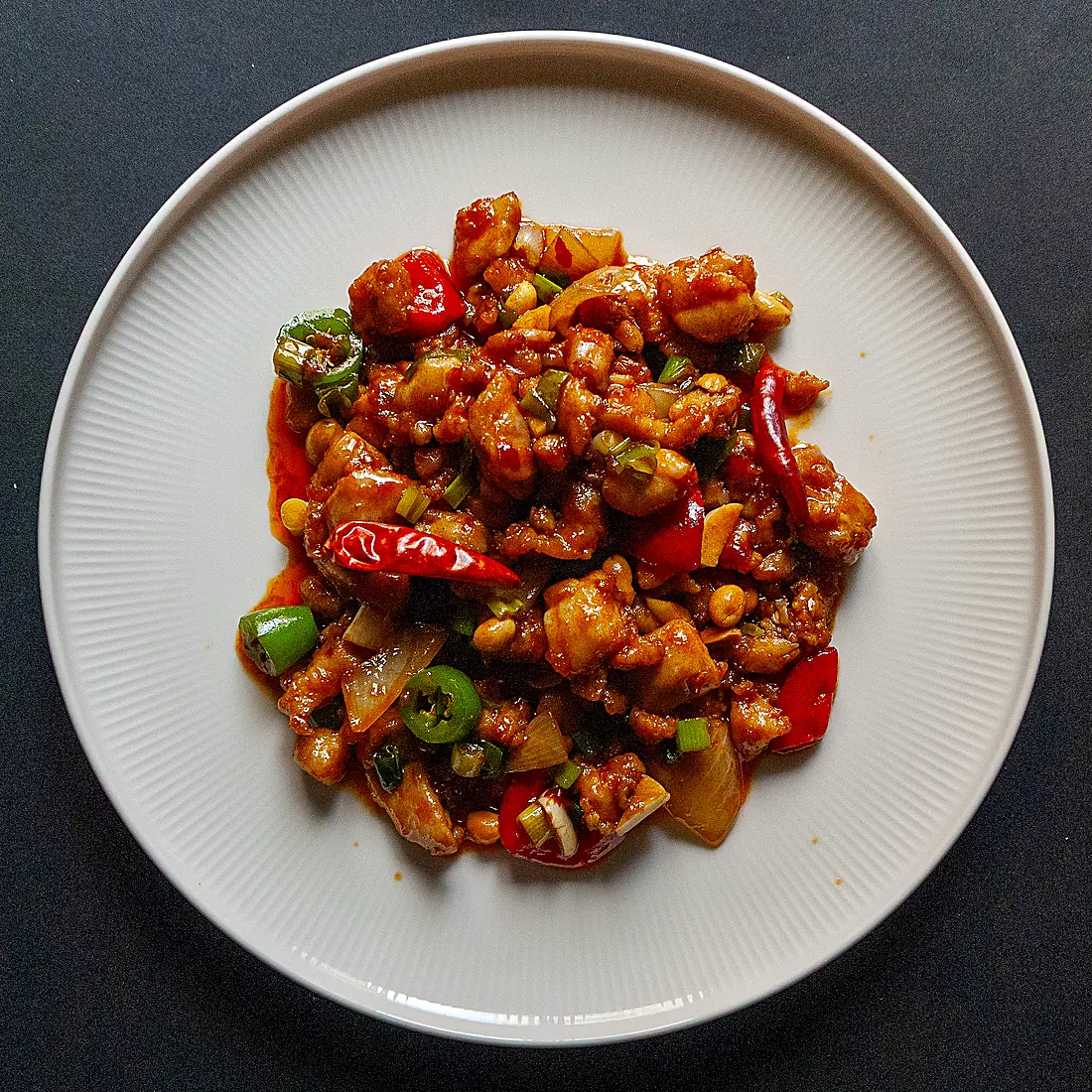 Pollo Kung Pao con arachidi e peperoncino da Tao Modena