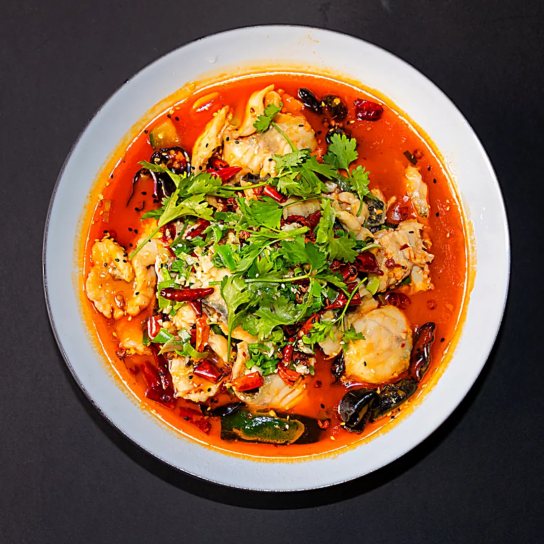 Pesce bollito Sichuan in olio di peperoncino e pepe di Sichuan da Tao Modena